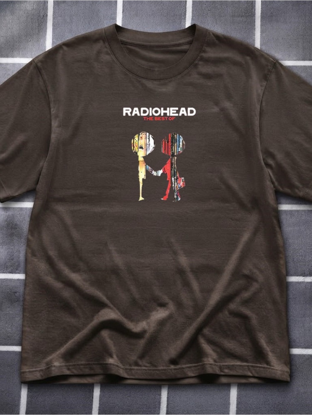 Gildan Radiohead 'The Best Of' Graphic Tee in Dark Brown